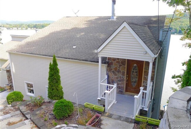 Building Photo - 590 Jersey Ave
