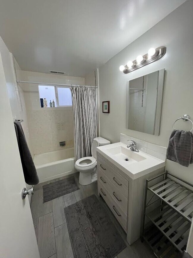 Building Photo - Remodeled 2 Bed 1 Bath, Apartment in Provo