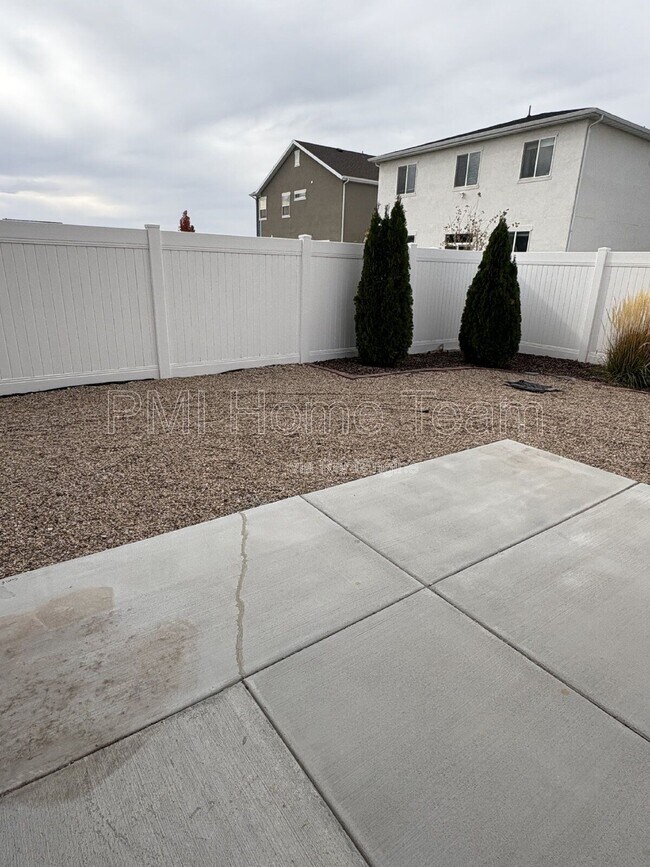 Building Photo - 1616 W Parkview Dr