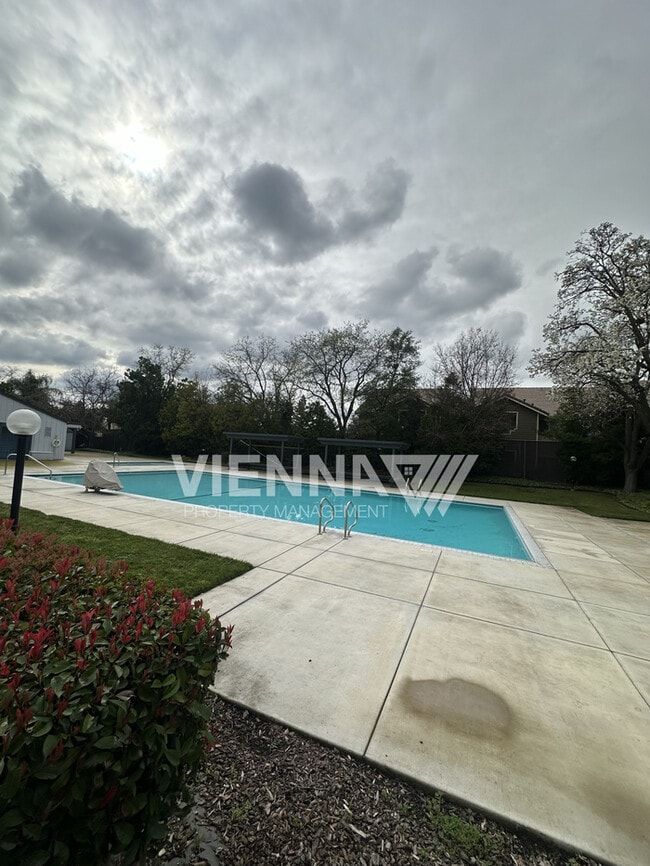 Building Photo - 5066 Greenberry Dr