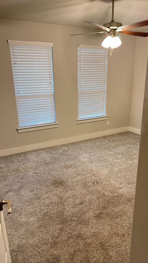 Building Photo - 3/2/2 MOVE IN SPECIALS -Great Location -