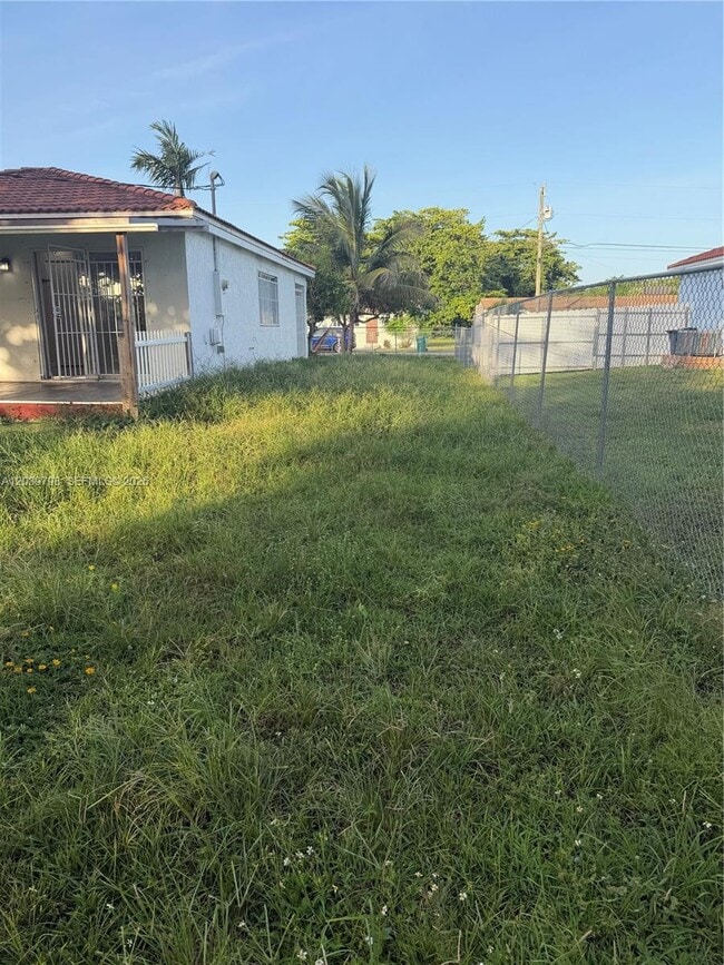 Building Photo - 17740 SW 103rd Ave