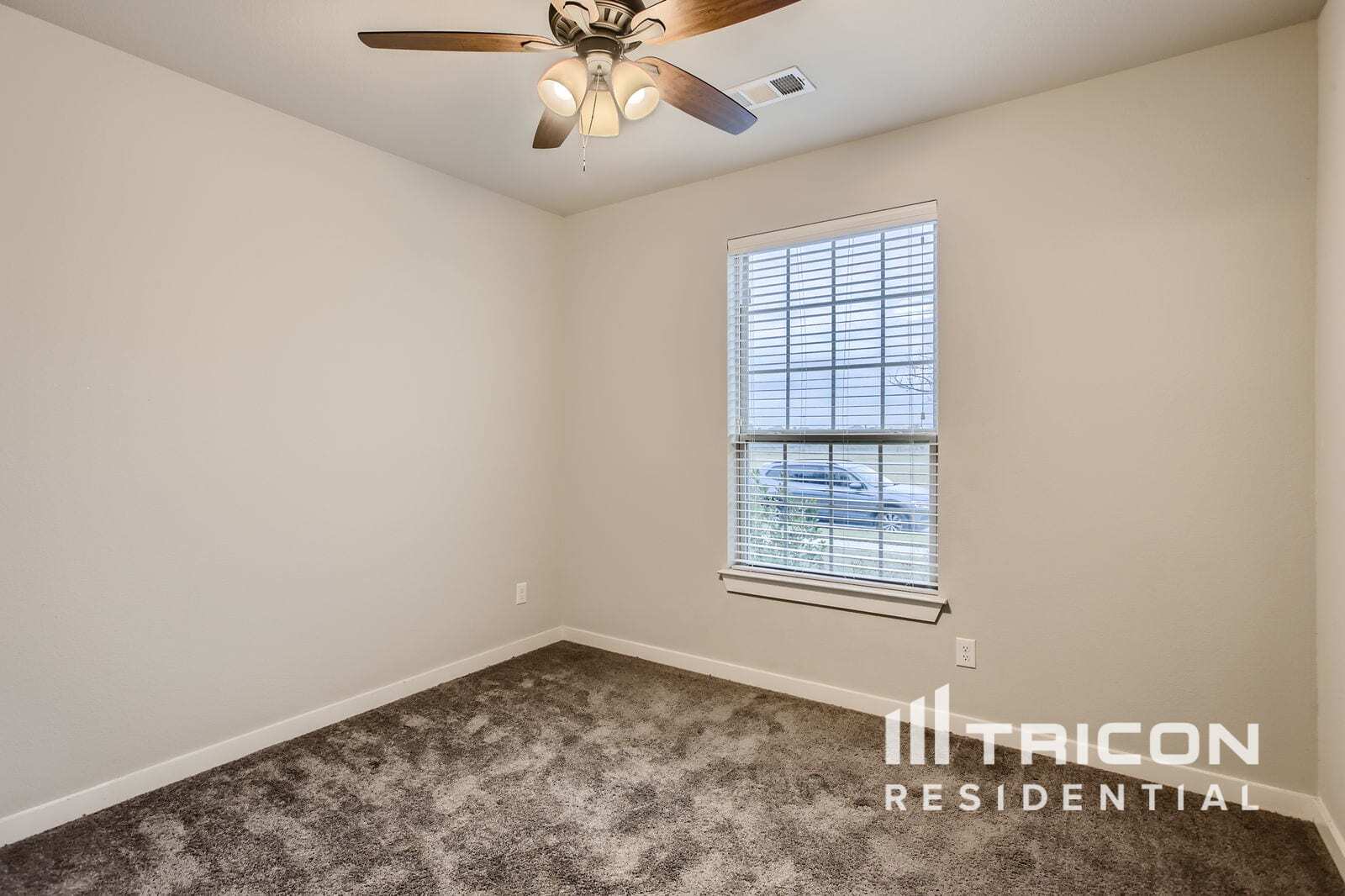 Building Photo - 1620 Village Creek Dr