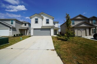 Building Photo - Beautiful home now available. Realtor Comm...