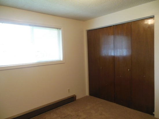 Building Photo - Spacious 3 Bedroom, 1 Bath Pet Friendly Ho...