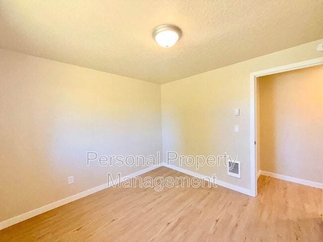 Building Photo - 7621 NE 158th Ave