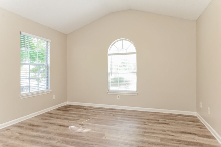 Building Photo - 330 Brookside Dr