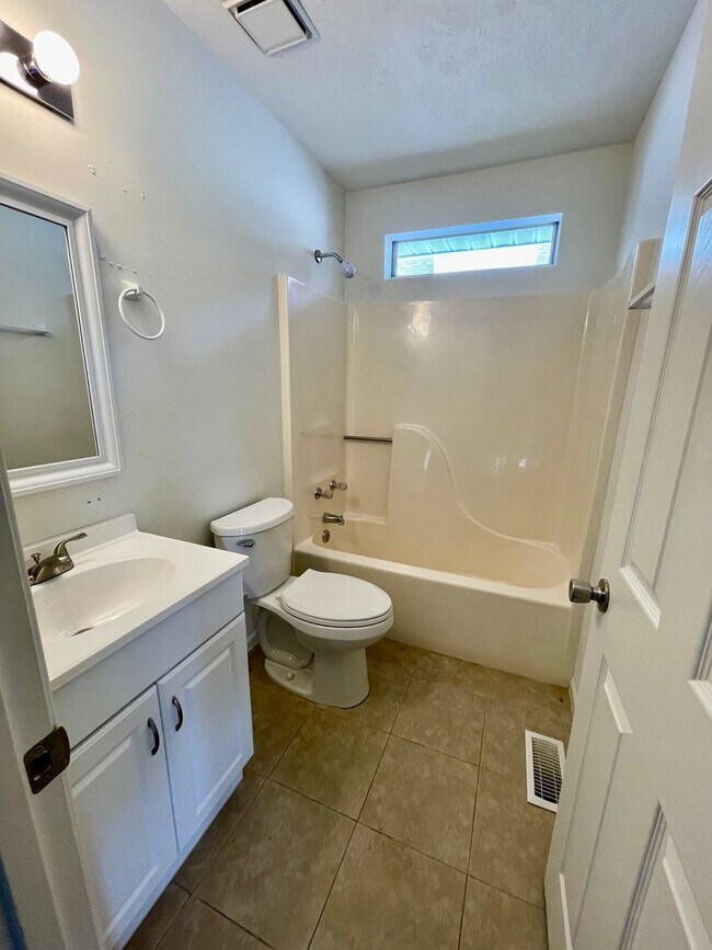 Building Photo - Beautiful 3-Bedroom Home in Prime Goodlettsville Location!