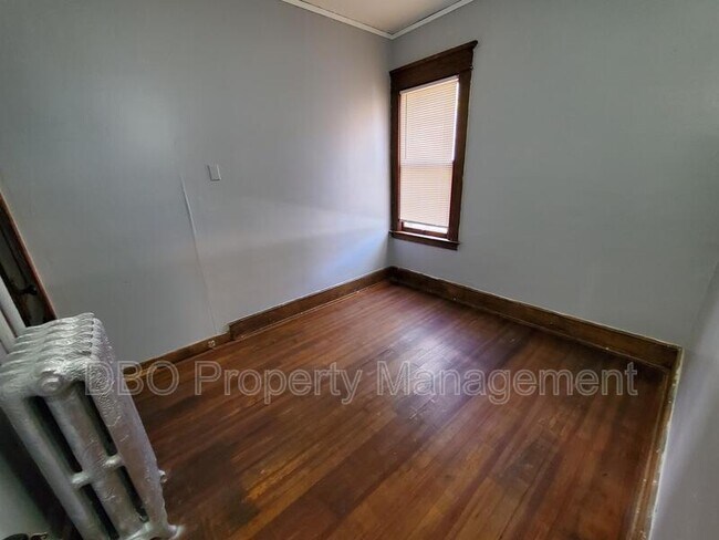 Building Photo - 825 Myrtle Ave