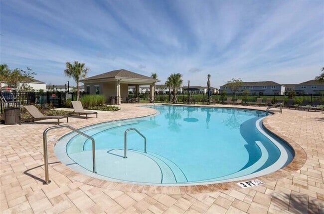 Building Photo - 2739 Skyline Lp