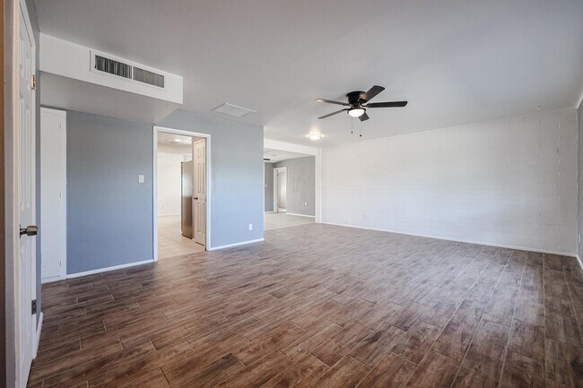 Building Photo - 11417 N Hacienda Dr