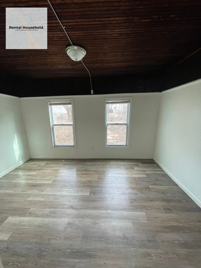 Building Photo - Bright & Airy 3-Bedroom Bungalow-Move-In Ready!