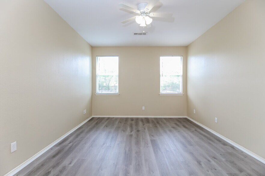 Building Photo - 2321 Wildwood Ln