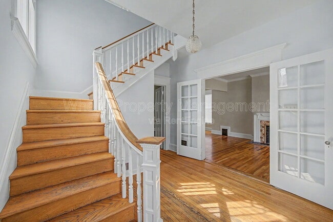 Building Photo - 2214 E 13th Ave