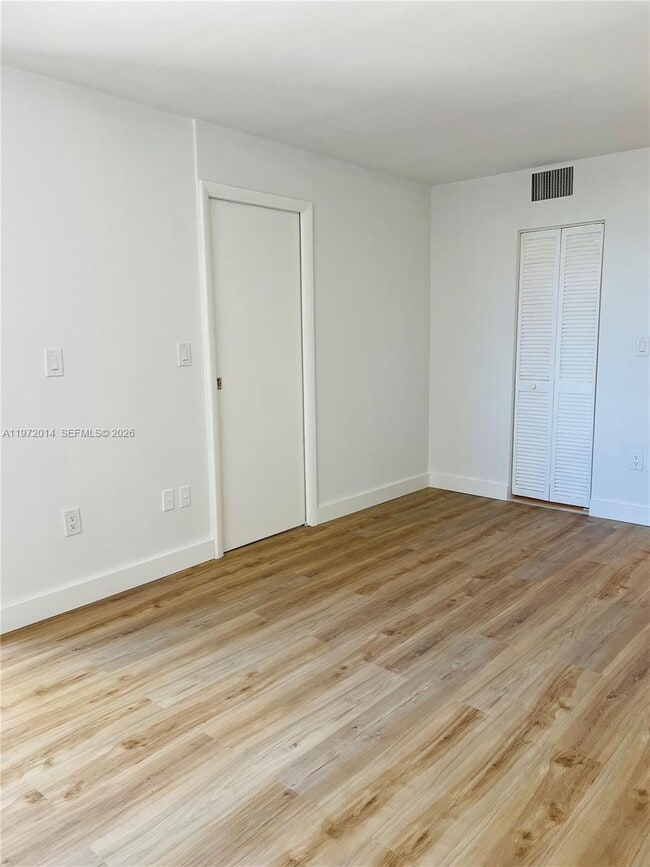 Building Photo - 2333 Brickell Ave