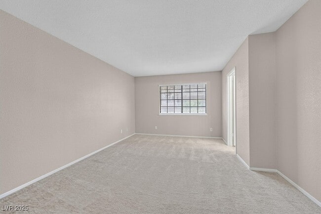 Building Photo - 370 Manzanita St