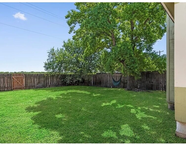 Building Photo - 9739 Wagon Train