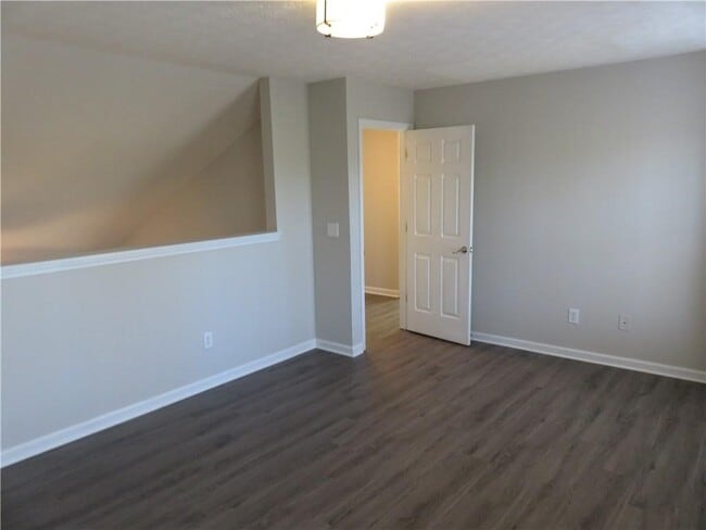 Building Photo - 204 Twin Pines Ct