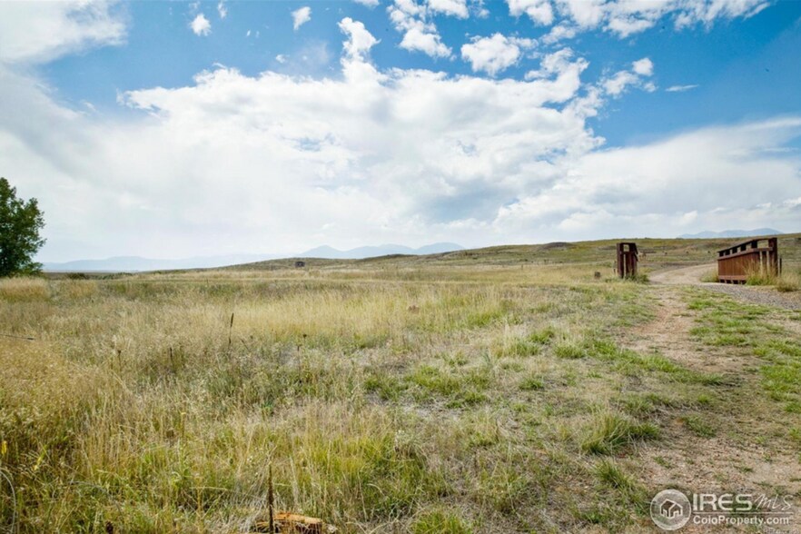 Building Photo - 523 Primrose Ln