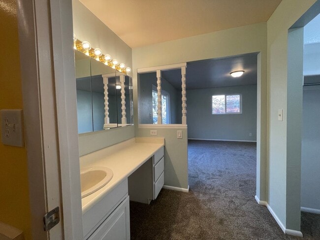 Building Photo - Spacious House on the Northeast Bench in Orem