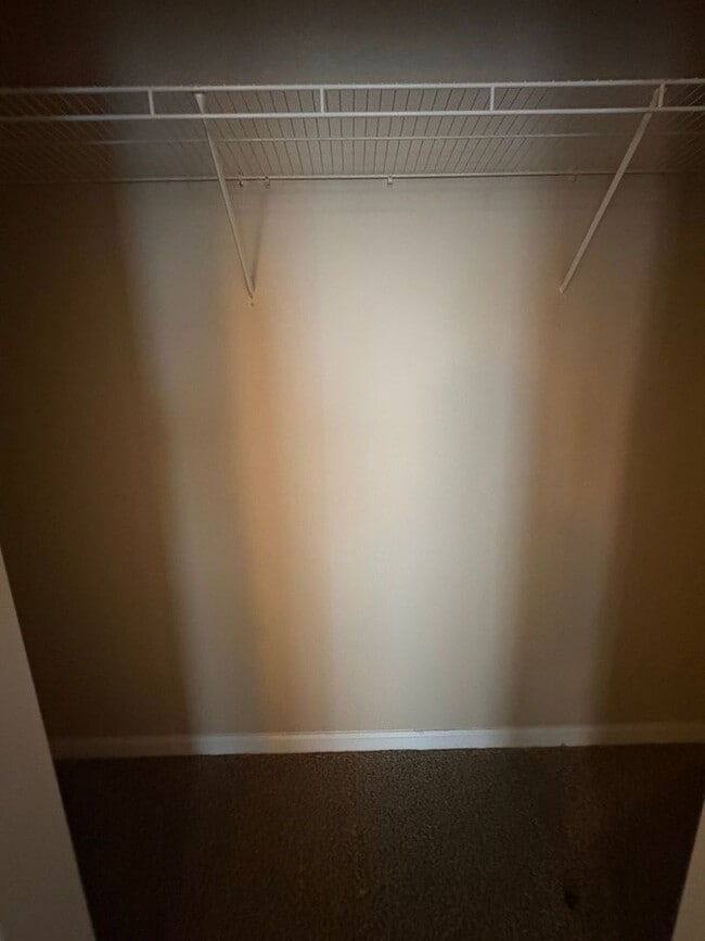 Building Photo - WAKEFIELD SUBDIVISION - Double Garage!  GRANITE COUNTERTOPS.