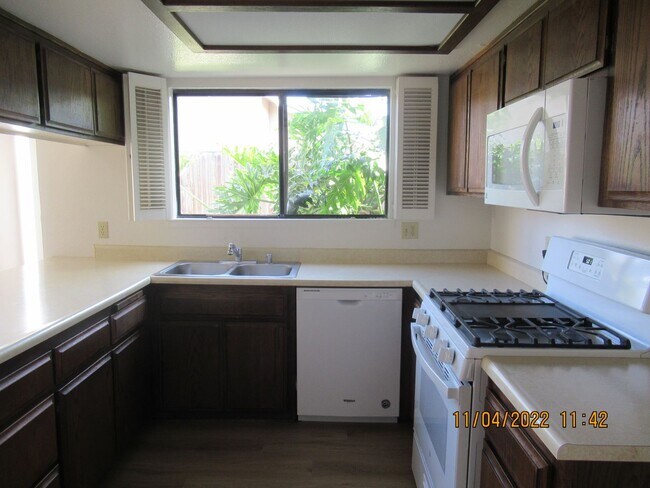 Building Photo - 1220 Iris Ct