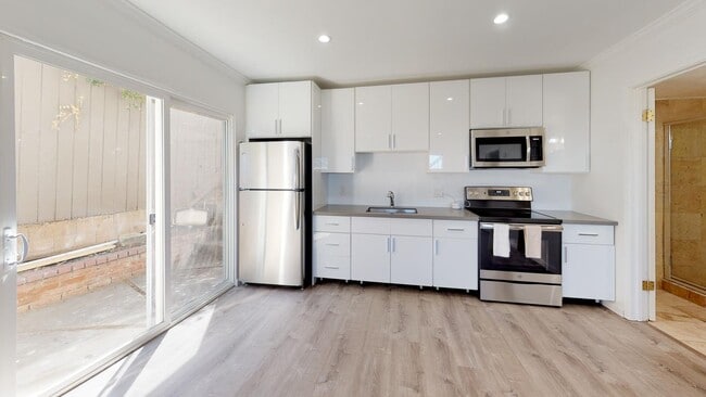 Building Photo - 1618 King St