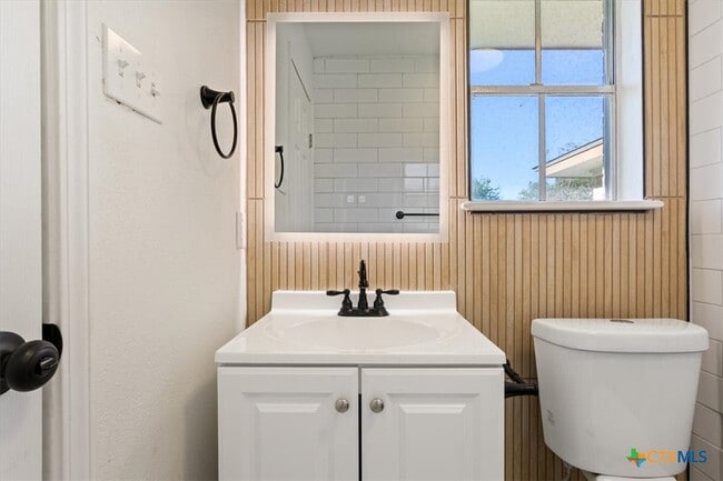 Building Photo - 907 Willow Brk St