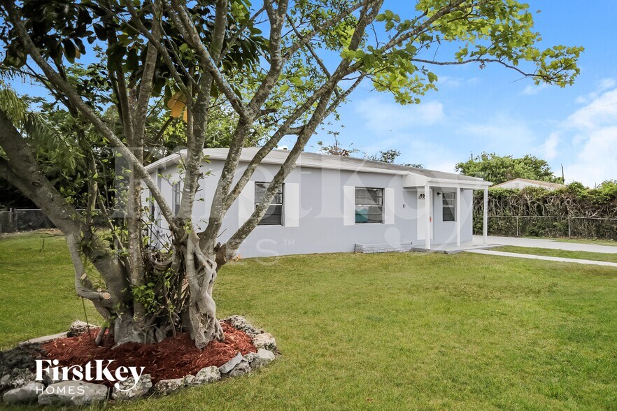 Building Photo - 14640 Tyler St