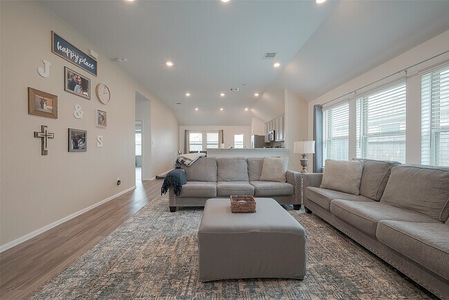 Building Photo - 506 Pecan Landing Ln