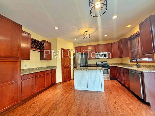 Building Photo - 2050 Rockland Dr
