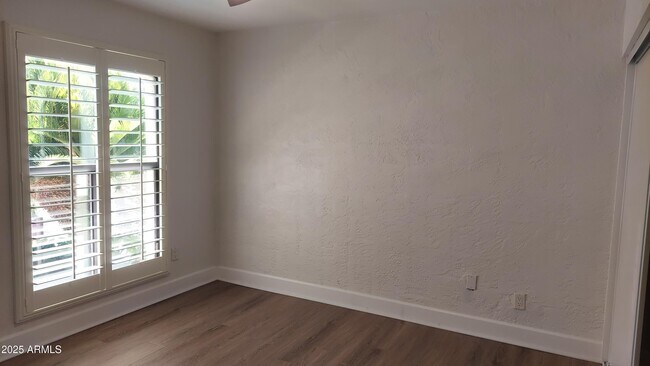 Building Photo - 2426 E Palo Verde Dr