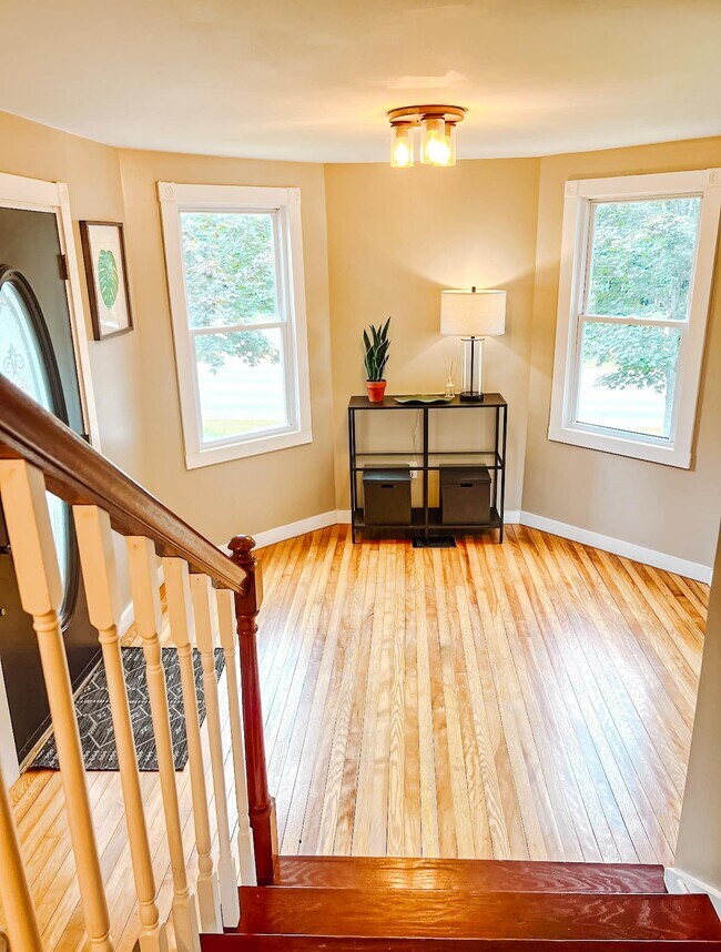 Building Photo - 252 Windsor St