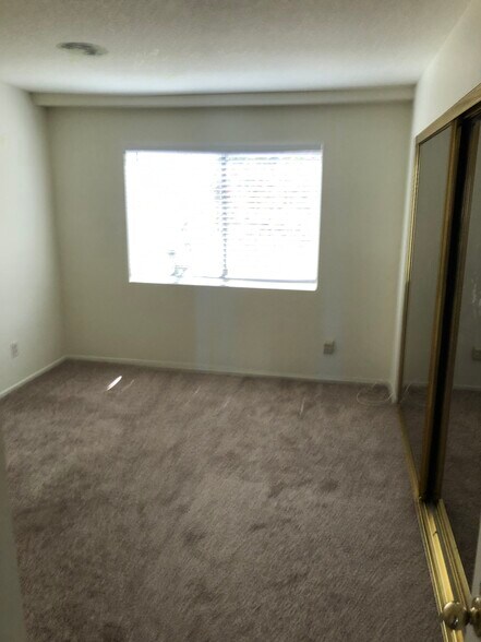 Building Photo - 2548 Avenida del Vista