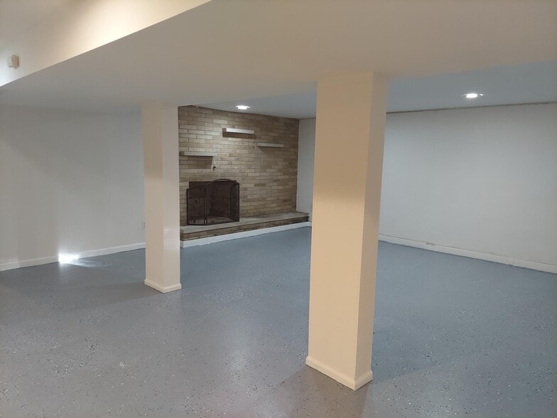 Building Photo - 5 Mayfair Ct