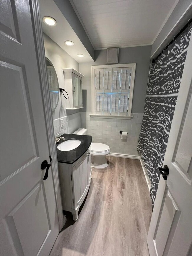 Building Photo - 2325 S 11th Ave