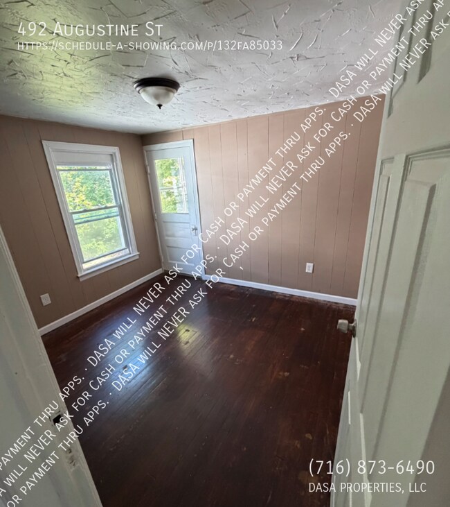 Building Photo - 492 Augustine St