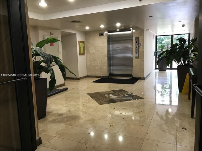 Building Photo - 17021 N Bay Rd