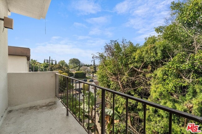 Building Photo - 2175 S Beverly Glen Blvd