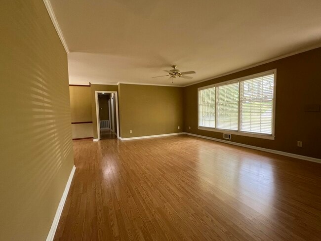 Building Photo - 631 Carlton Dr