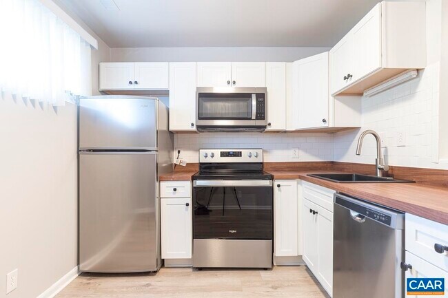 Building Photo - 644 Woodburn Ct