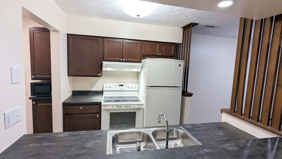 Building Photo - 70 Twilight Dr