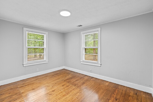 Building Photo - 324 Forest Rd