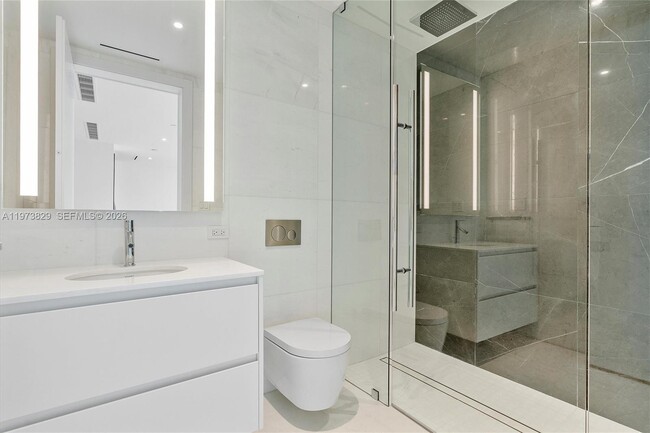 Building Photo - 300 Biscayne Blvd Way