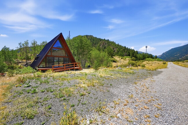 Building Photo - 77 Snowplow Ave