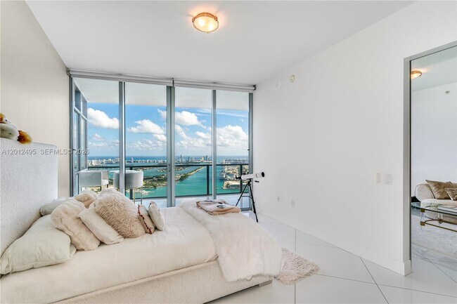 Building Photo - 1100 Biscayne Blvd