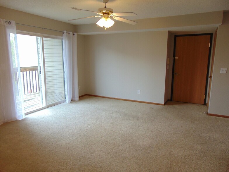 Building Photo - 10151 Sutton Dr