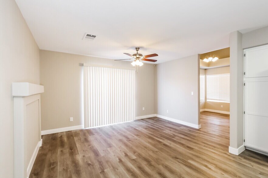 Building Photo - 104 Escada Ln