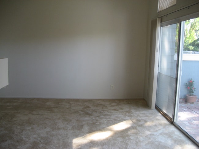 Building Photo - 4874 Thille St