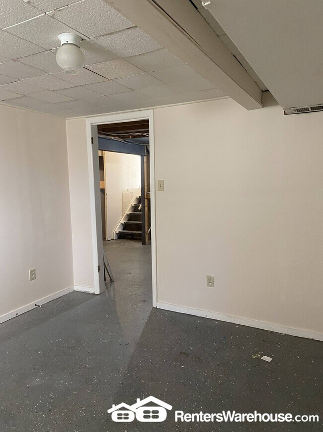 Building Photo - 750 Hyde Park Dr